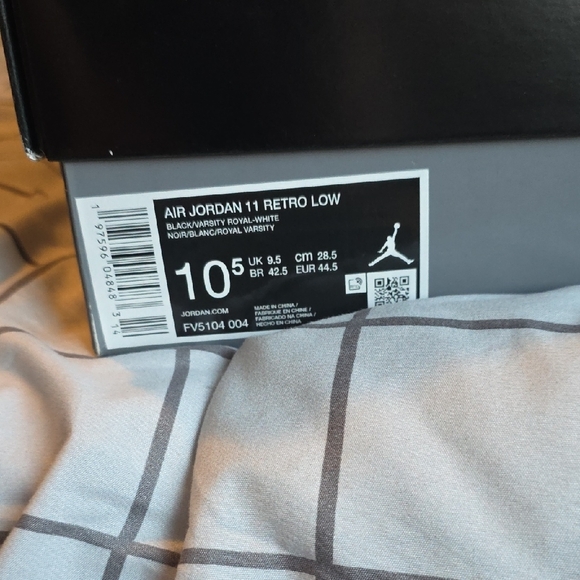 Nike Air Black and White Low-Top Sneakers main image 11